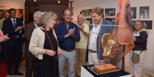 Homenagem a Maria do Céu Guerra.