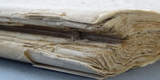 Imagem de livro de atas antes do restauro